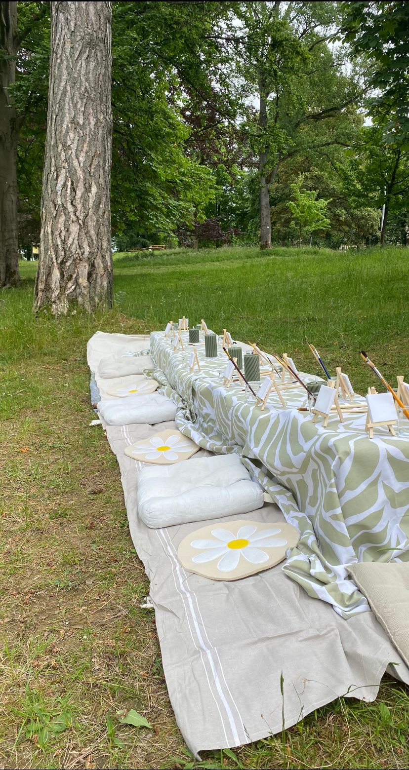 Outdoor art workshop